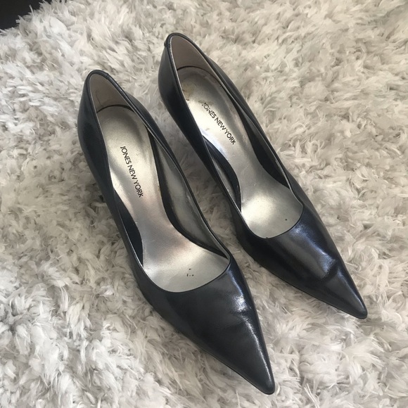 Jones New York Shoes - LAST CHANCE jones  NY gray heels